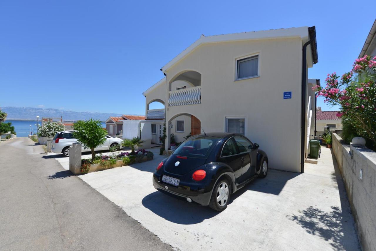 Laura Apartment Vir
